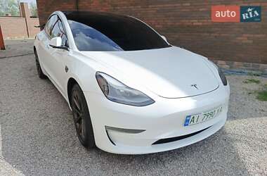 Седан Tesla Model 3 2021 в 