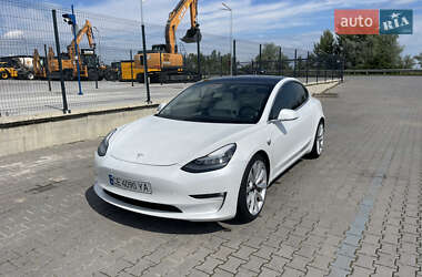 Седан Tesla Model 3 2019 в Черновцах