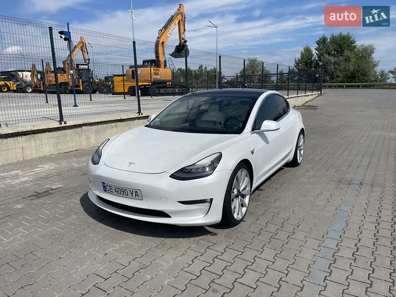 Седан Tesla Model 3 2019 в Черновцах