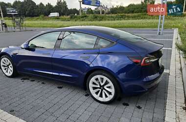 Седан Tesla Model 3 2022 в 