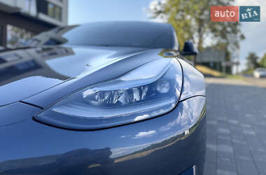 Седан Tesla Model 3 2021 в Ужгороде