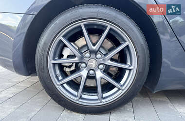 Седан Tesla Model 3 2021 в Ужгороде