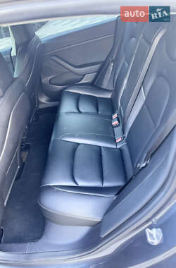 Седан Tesla Model 3 2021 в 