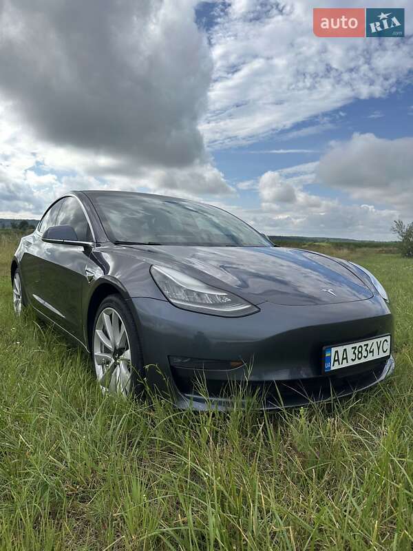 Седан Tesla Model 3 2019 в Києві