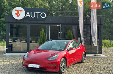 Седан Tesla Model 3 2020 в Львові