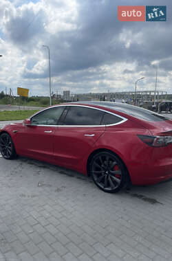 Седан Tesla Model 3 2020 в 