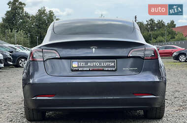 Седан Tesla Model 3 2021 в 