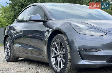 Седан Tesla Model 3 2021 в 