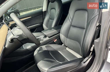 Седан Tesla Model 3 2021 в 