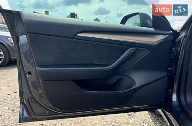 Седан Tesla Model 3 2021 в 