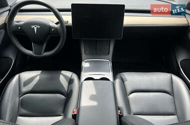 Седан Tesla Model 3 2021 в 