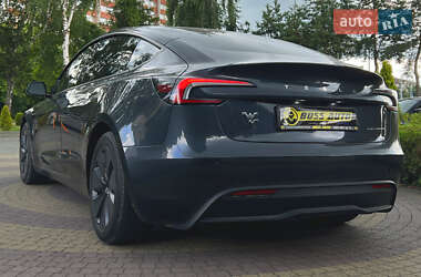 Седан Tesla Model 3 2024 в 