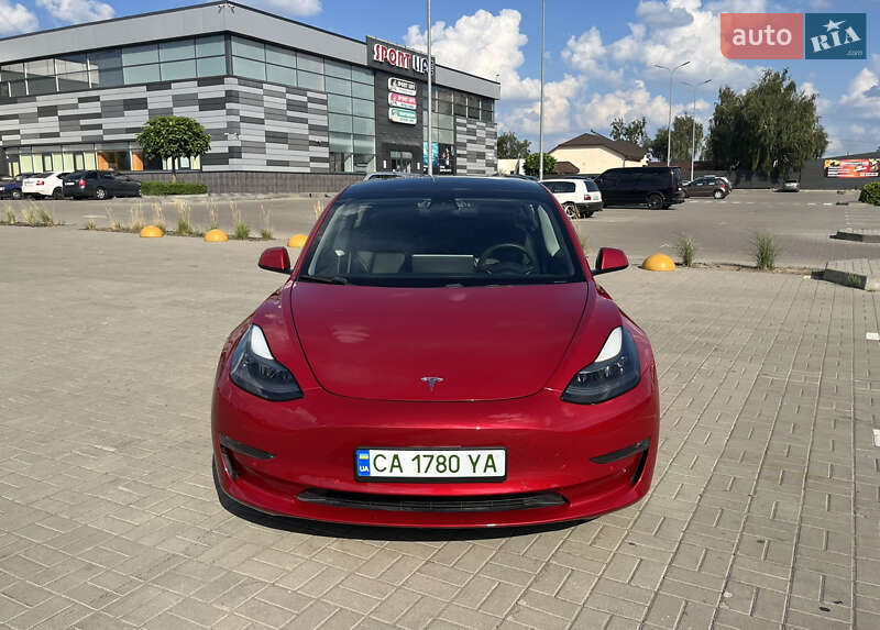 Седан Tesla Model 3 2021 в Черкасах