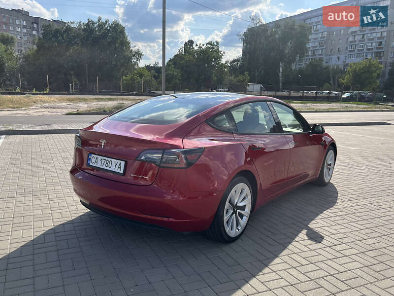 Седан Tesla Model 3 2021 в Черкасах