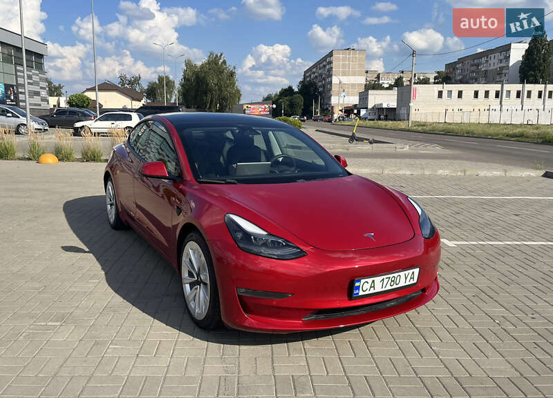 Седан Tesla Model 3 2021 в Черкасах