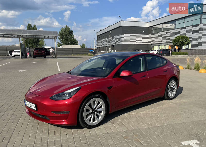 Седан Tesla Model 3 2021 в Черкасах