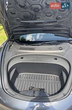 Седан Tesla Model 3 2023 в 