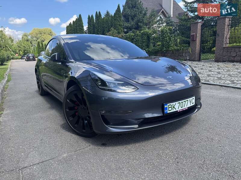 Седан Tesla Model 3 2023 в 