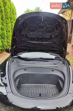Седан Tesla Model 3 2021 в 