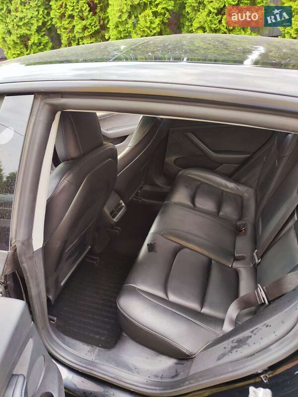 Седан Tesla Model 3 2021 в Броварах