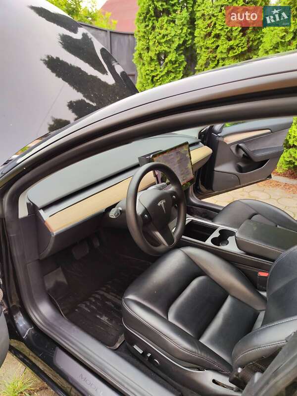 Седан Tesla Model 3 2021 в Броварах