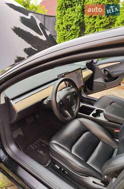Седан Tesla Model 3 2021 в 