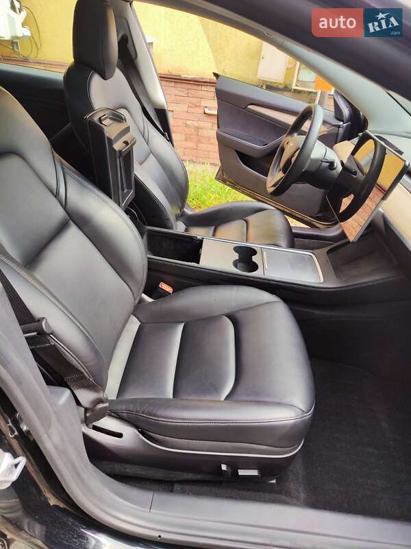 Седан Tesla Model 3 2021 в Броварах