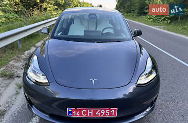 Седан Tesla Model 3 2023 в 