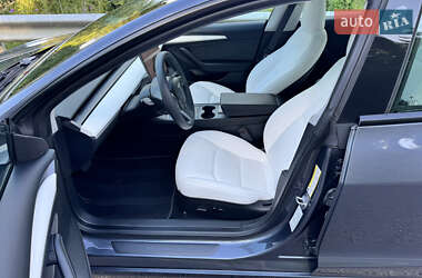 Седан Tesla Model 3 2023 в 