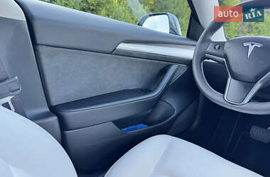 Седан Tesla Model 3 2023 в 