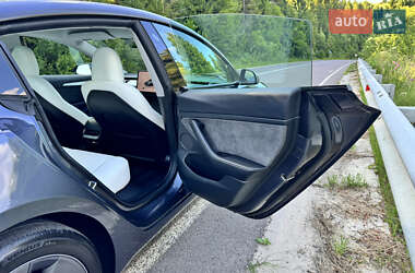 Седан Tesla Model 3 2023 в 