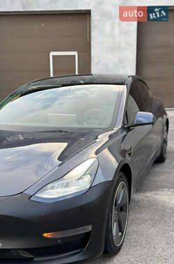 Седан Tesla Model 3 2021 в 