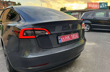 Седан Tesla Model 3 2021 в 