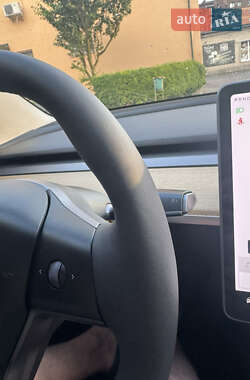 Седан Tesla Model 3 2021 в 