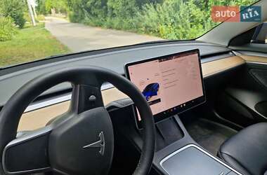 Седан Tesla Model 3 2022 в 