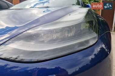 Седан Tesla Model 3 2022 в 