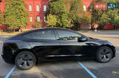 Седан Tesla Model 3 2022 в 