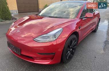 Седан Tesla Model 3 2022 в 