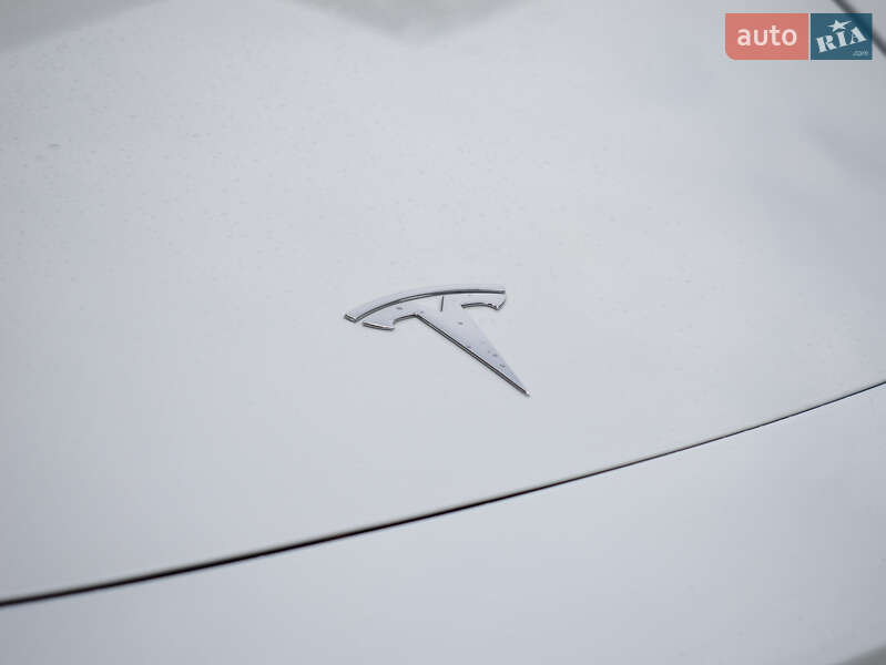 Седан Tesla Model 3 2023 в Киеве