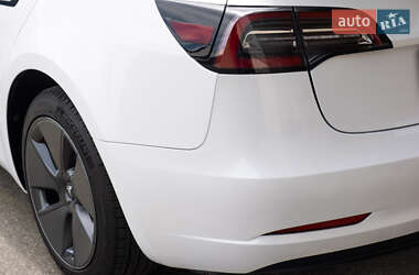 Седан Tesla Model 3 2023 в 