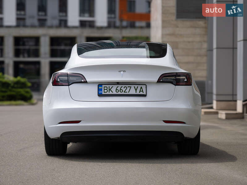 Седан Tesla Model 3 2023 в Киеве