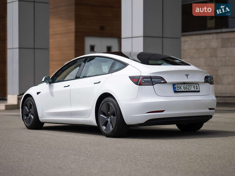 Седан Tesla Model 3 2023 в Киеве