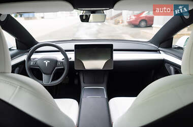 Седан Tesla Model 3 2023 в 