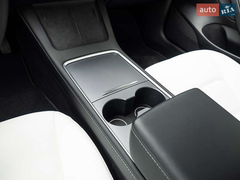 Седан Tesla Model 3 2023 в Киеве
