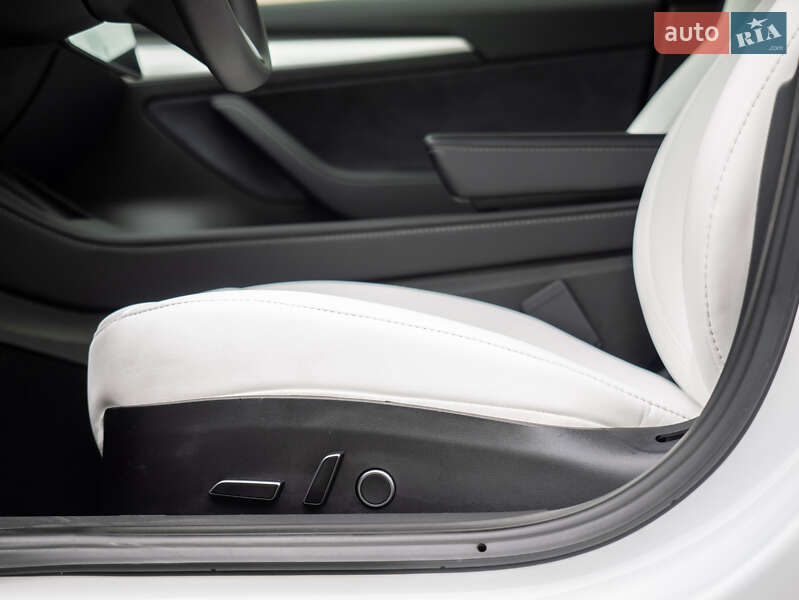 Седан Tesla Model 3 2023 в Киеве