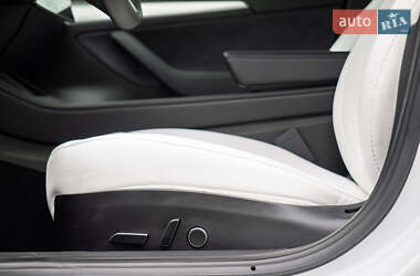 Седан Tesla Model 3 2023 в 