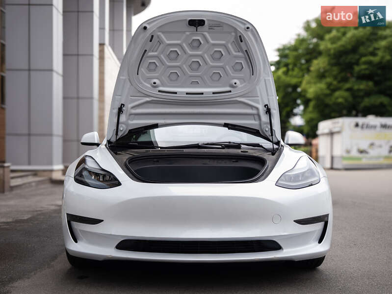 Седан Tesla Model 3 2023 в Киеве