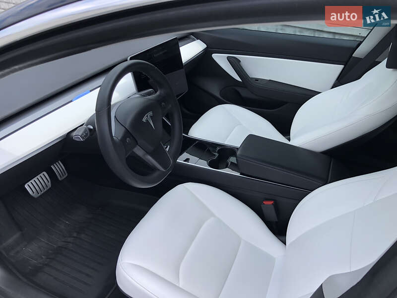 Седан Tesla Model 3 2019 в Києві