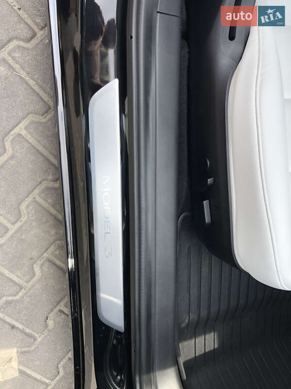 Седан Tesla Model 3 2019 в Києві