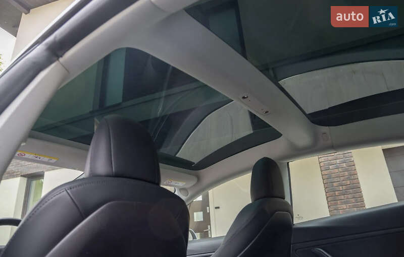 Седан Tesla Model 3 2020 в Луцке